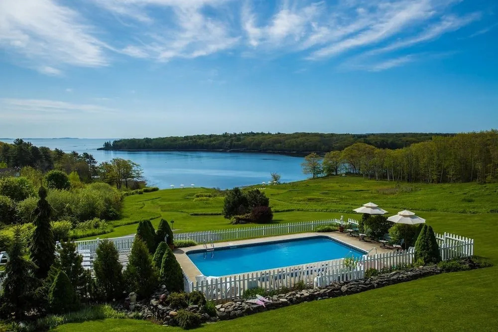 Strawberry Hill Seaside Inn