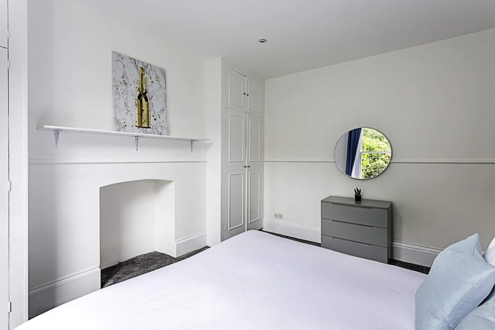 Clapham Charm: 2-bedroom Beauty