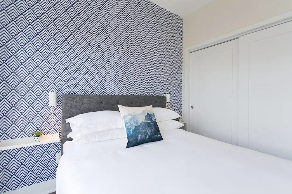 Stunning Split Level 3 BR Little Italy Apartment
