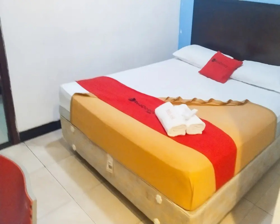 RedDoorz near Living Plaza Palembang