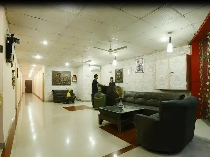 Hotel Anand Lok
