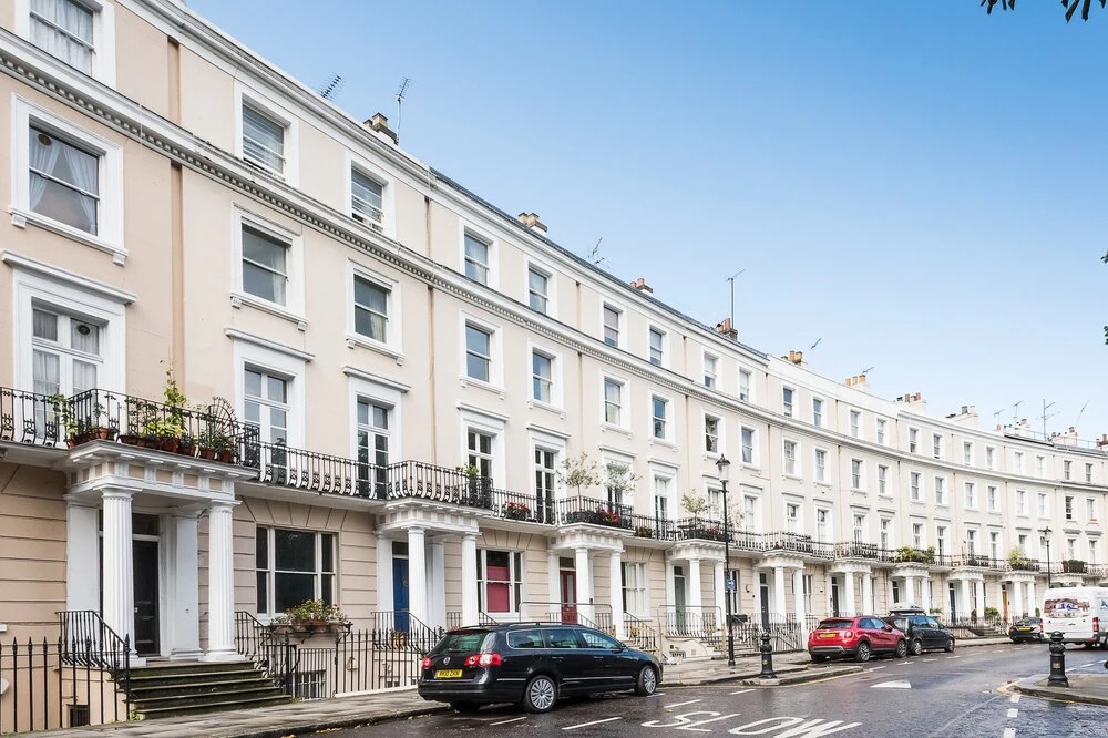 Spacious Period Property Next To Westfield