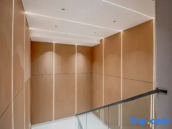 Home Inn Hotel (Shanghai Changhai Hospital Xiangyin Road Subway Station)