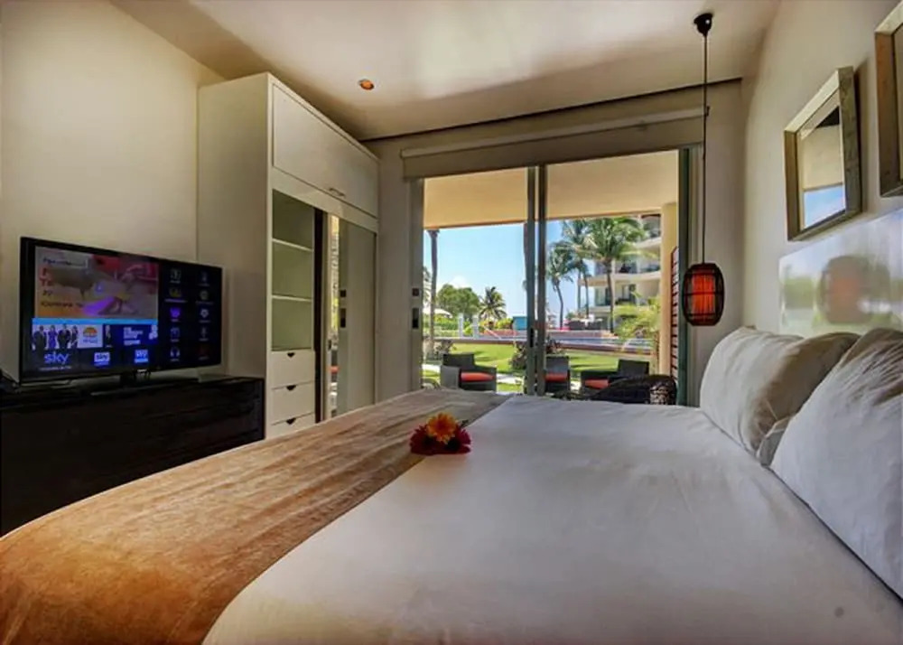 Beachfront Condo-hotel by Tripintravel