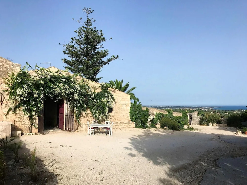 Apartment With 2 Bedrooms in Pozzallo, With Furnished Terrace and Wifi Near the Beach