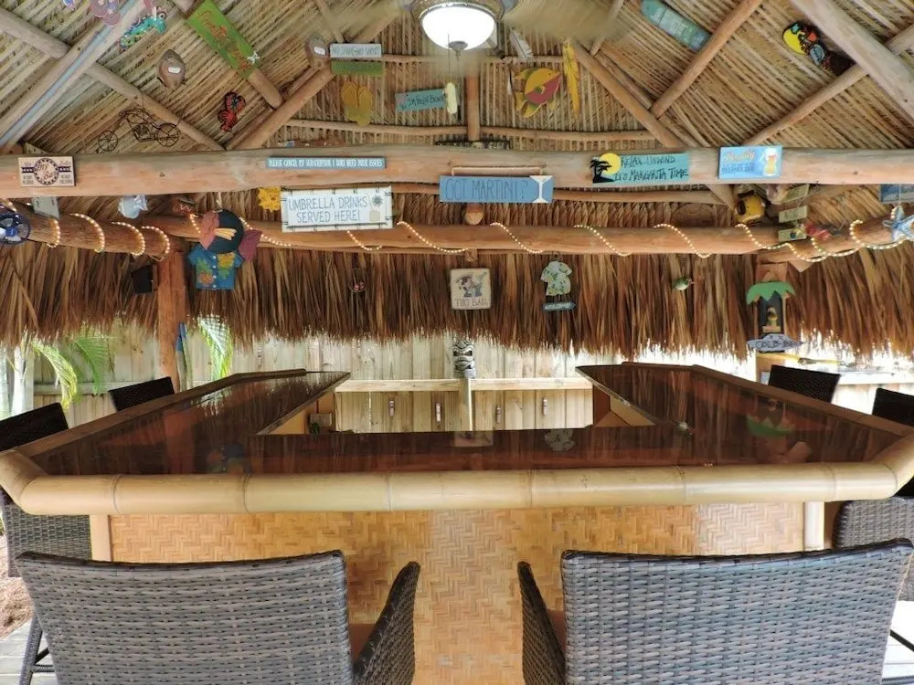 Tiki Getaway 3/2 for 8 Heated Pool, Tiki Hut, Bar