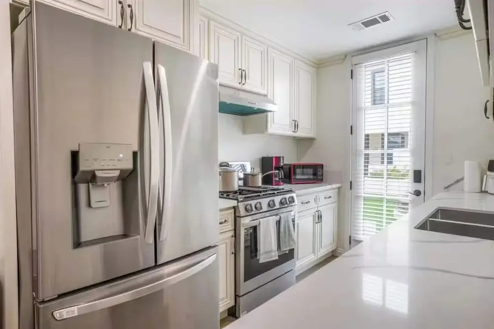 Newly Built Pasadena Retreat Parking Great Location