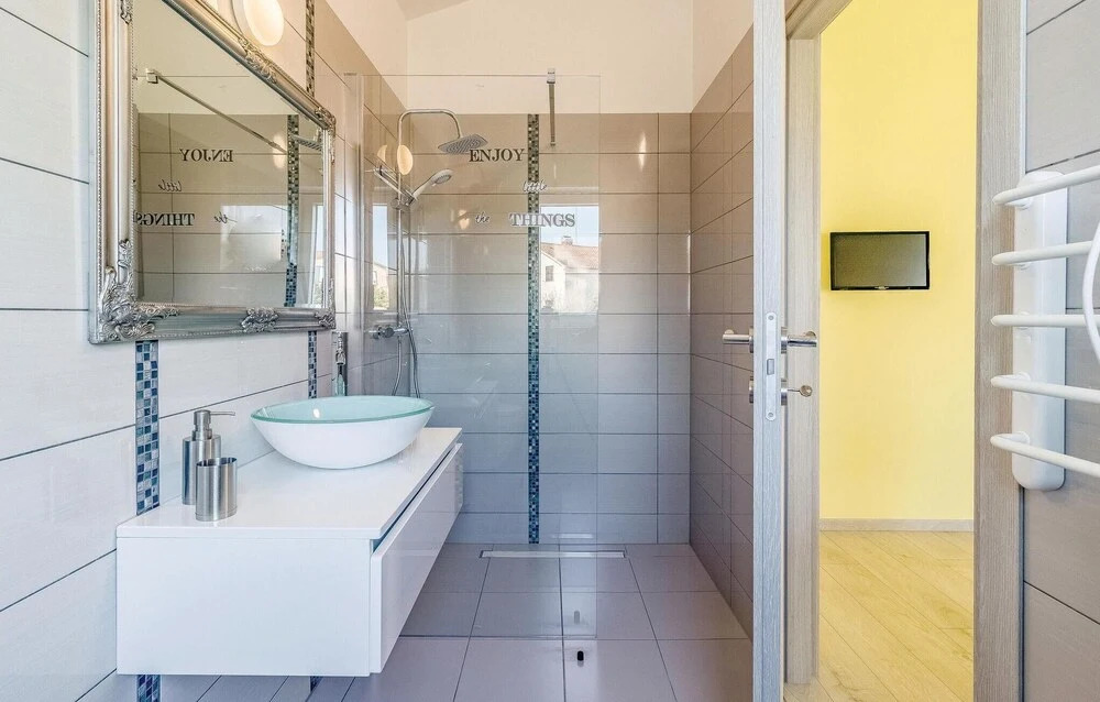 Nice Home in Vodnjan with Hot Tub, WiFi & 4 Bedrooms