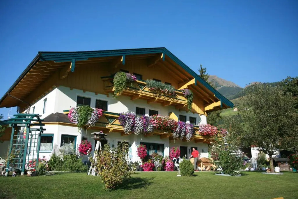 Monika Schwaiger, Appartements