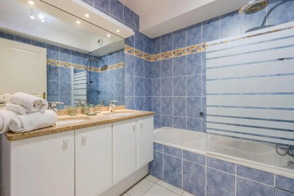 Stylish 2-bedroom apartment in an upscale residence building