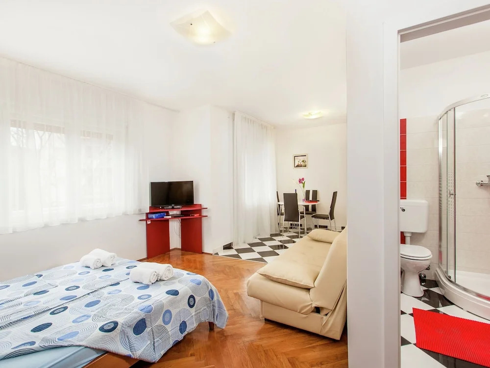 New Modern Fully Furnished Apartment in Center of Split Ideal for 3 Persons