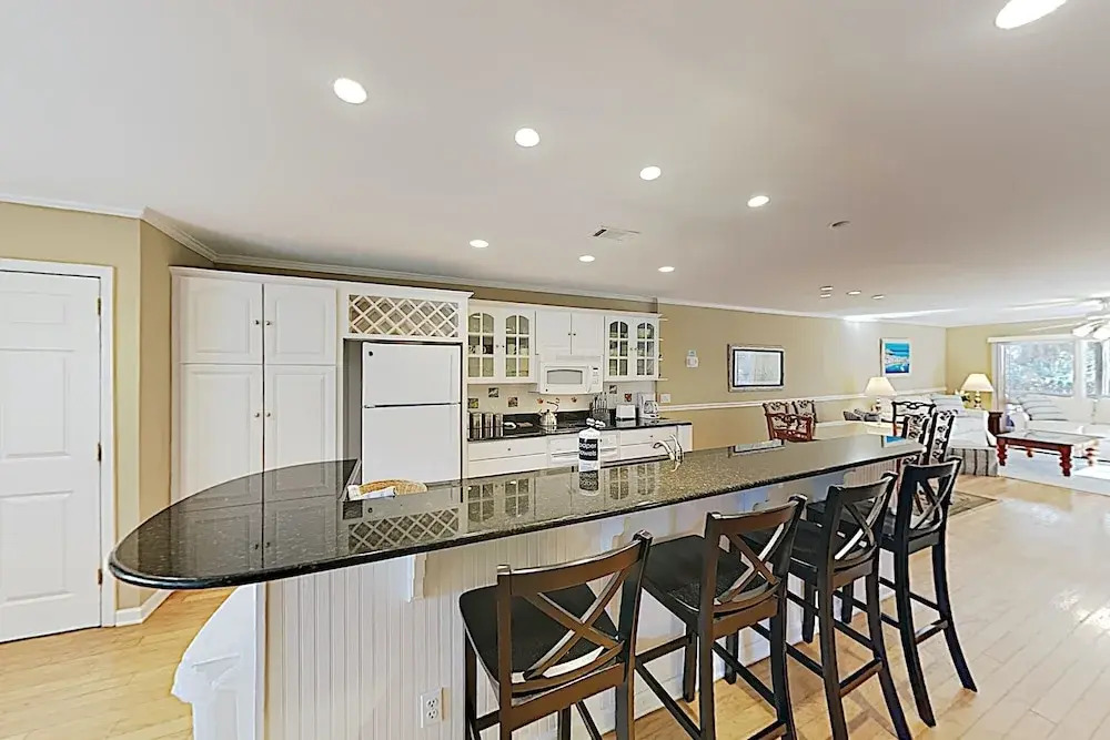 New Listing! Updated All-Suite Tennis Villa - Pool condo