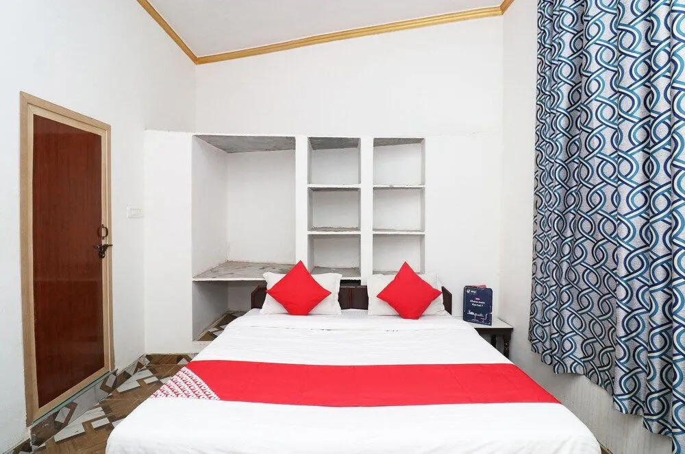 OYO 23121 Hotel 4 U