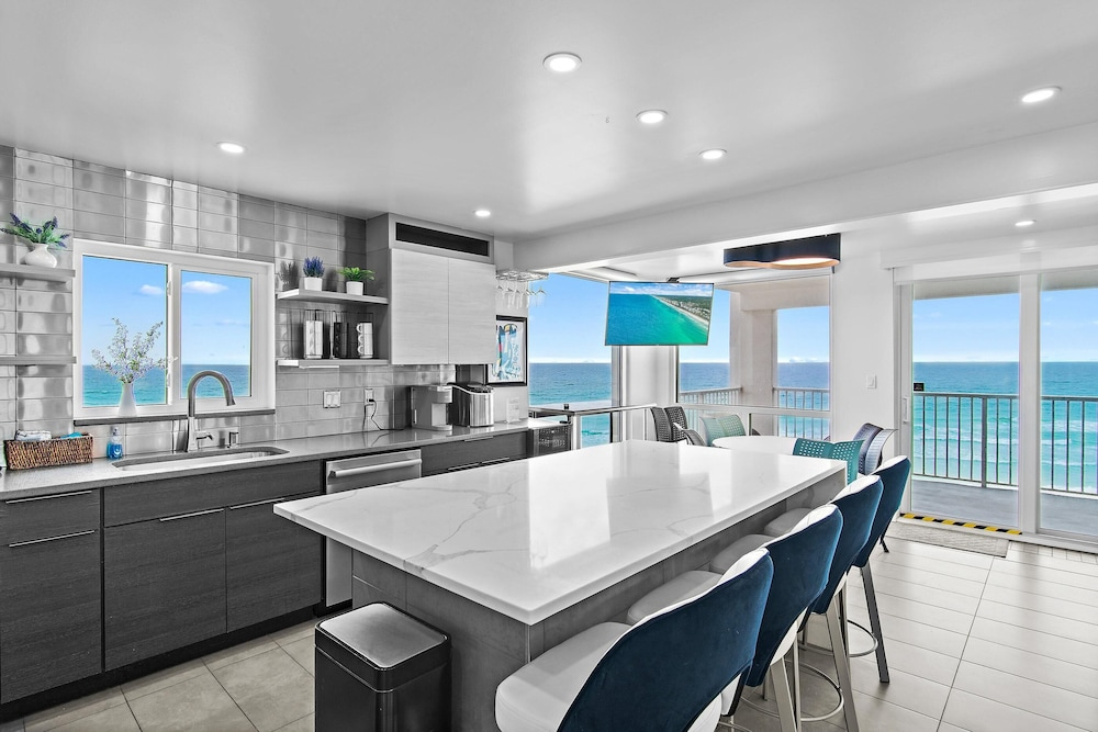 Shoreline Towers 2066