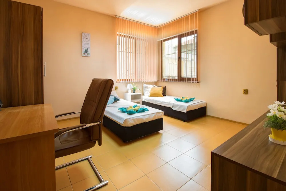 FM Luxury 2-BDR Apartment - Rocky House