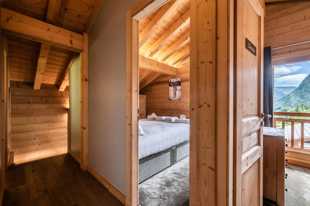BALATA - Charming Chalet with Hot tub and Views