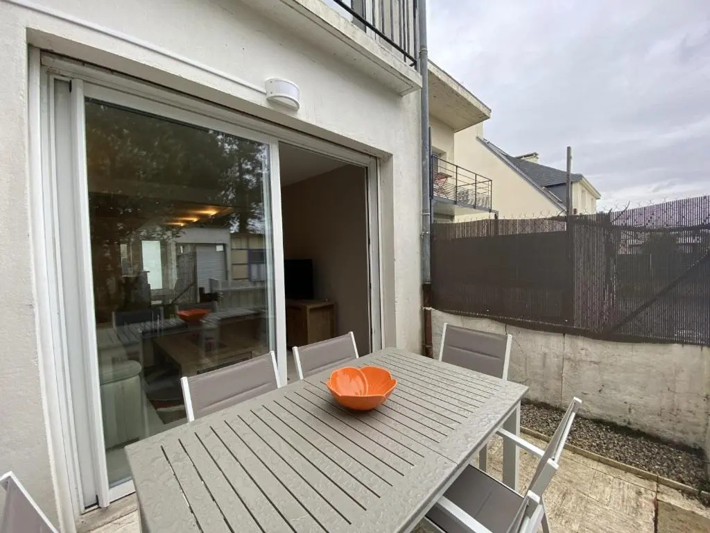 Maisonette en pierre rénovée avec jardin à 100m de la plage - 5/6 couchages et Wi-Fi - FR-1-349-179