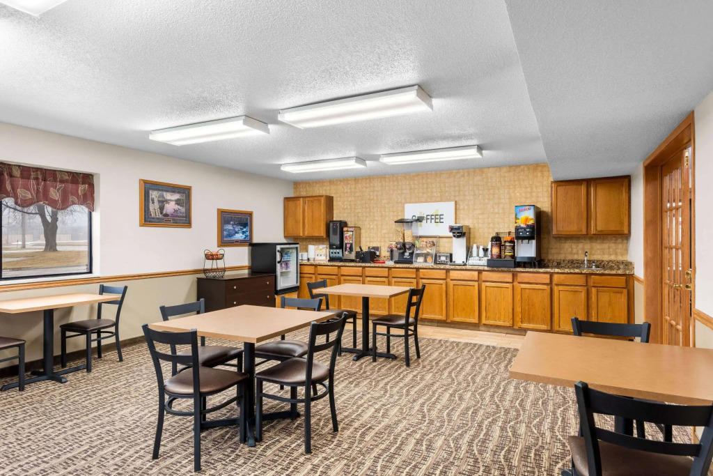 Super 8 by Wyndham Oelwein