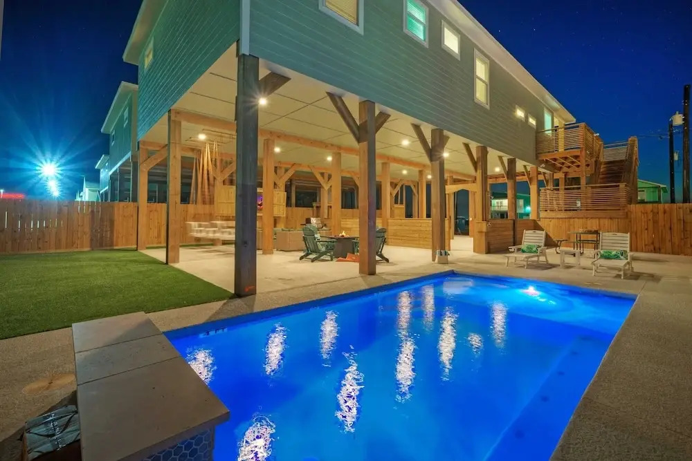 Pool, Firepit + Golf Cart Zone + Near Beach Looney Dunes by Avantstay