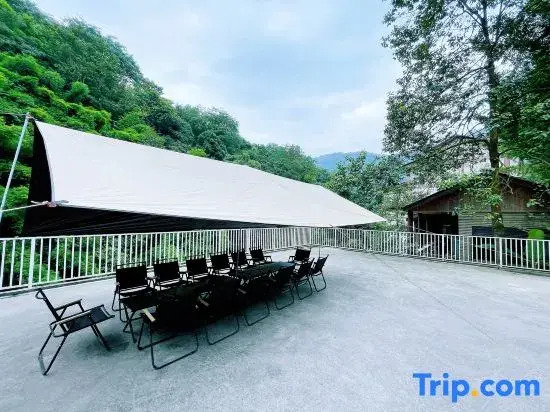 Qingcheng Mountain Yujian Forest Private Soup Homestay
