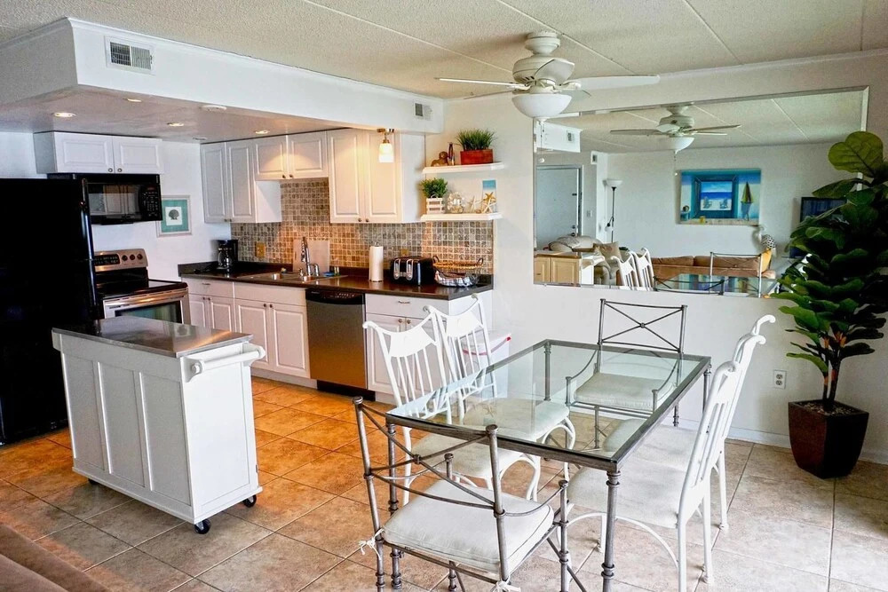 Thunder Island 128c 2 Bedroom Condo by RedAwning