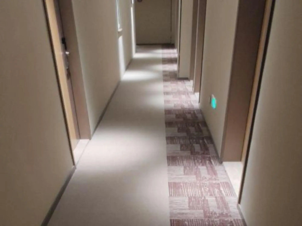 Yijia Hotel (Xinyi Railway Station Nanjing Road)