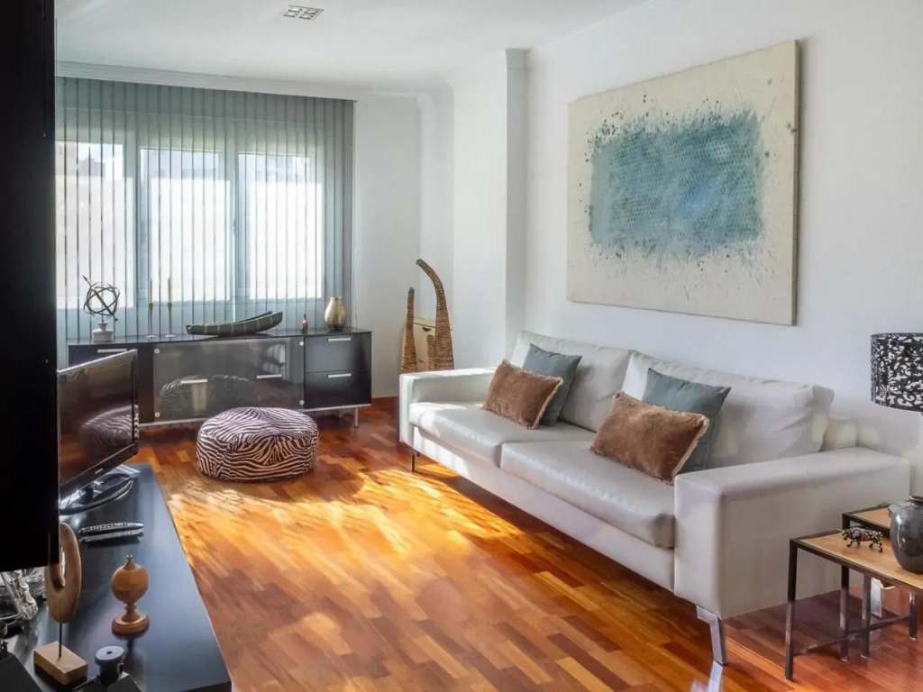 Apartment with extensive gardens PARKING GYM terrace and pool
