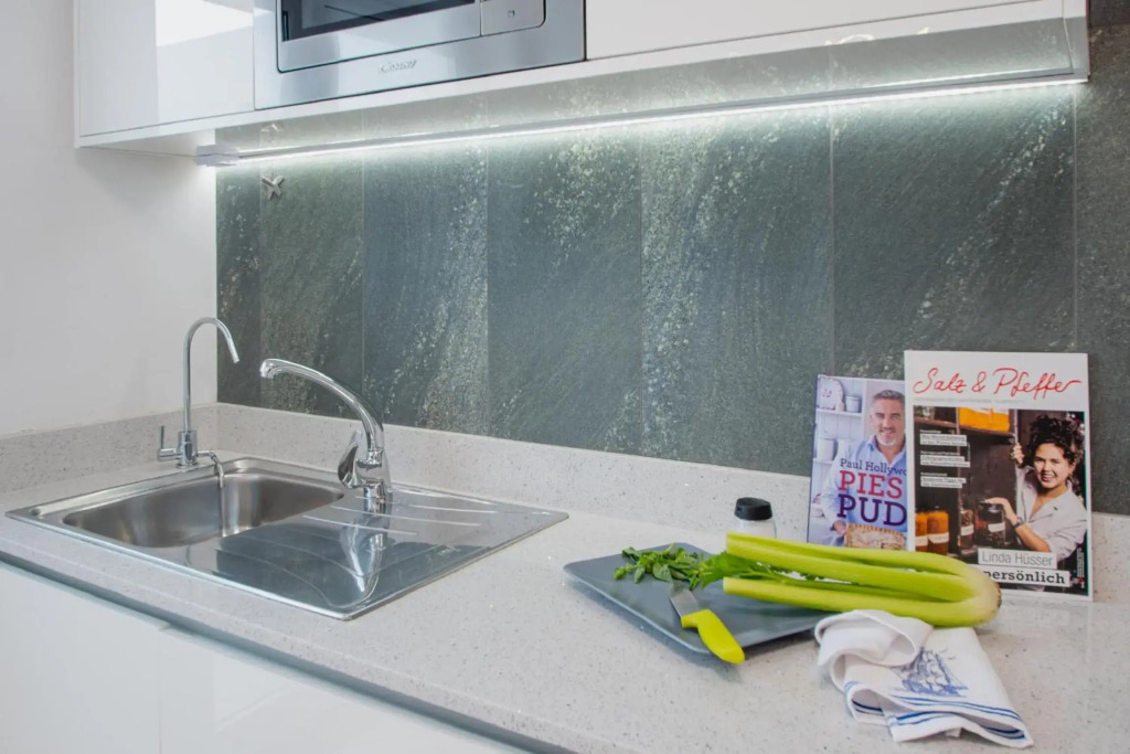 FRONTLINE VILLA 25, well-designed with a heated pool