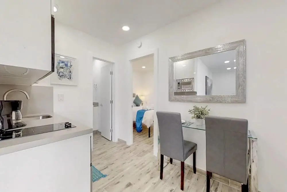 Newly Renovated 1 Bedroom Apt Designer Unit # 3