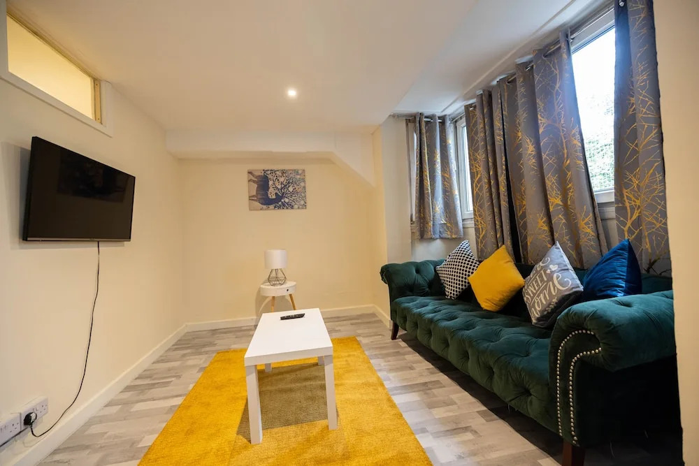 3 Bedrooms-8guests-babycot-15mintopepys-freeparkg
