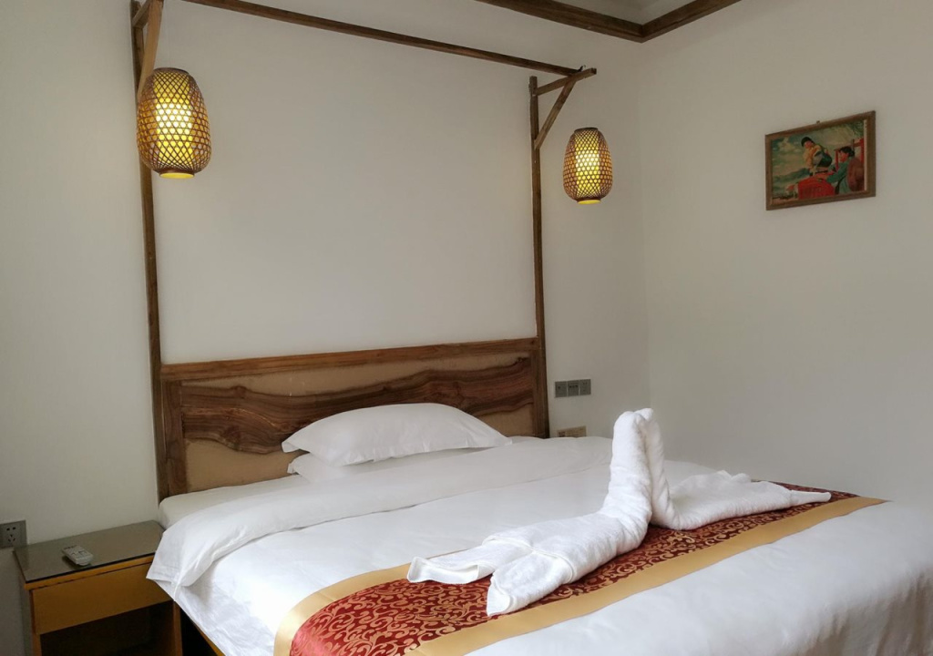 张家界集结号公馆 Zhangjiajie Jijiehao Inn Avator Mountin-National Park-East Gate, Meeting Friends-Common Area-Poor teble-COFFEE-BEER-Laundry-Party, FREE Breakfast, Book tickets in advance, Chinese Calligraphy&Tea&Kung Fu Course