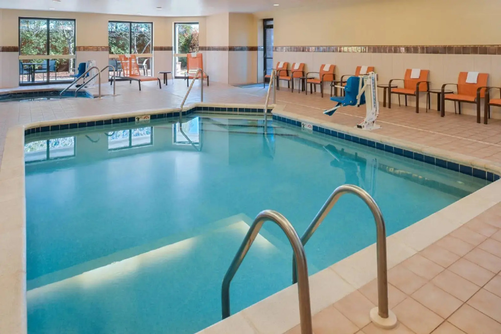 Country Inn & Suites by Radisson, Brown Deer - Milwaukee North