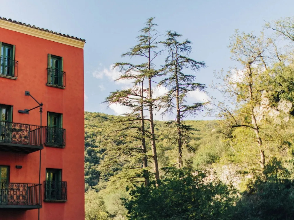 Les Pyrénées - le Grand Hôtel & le Château