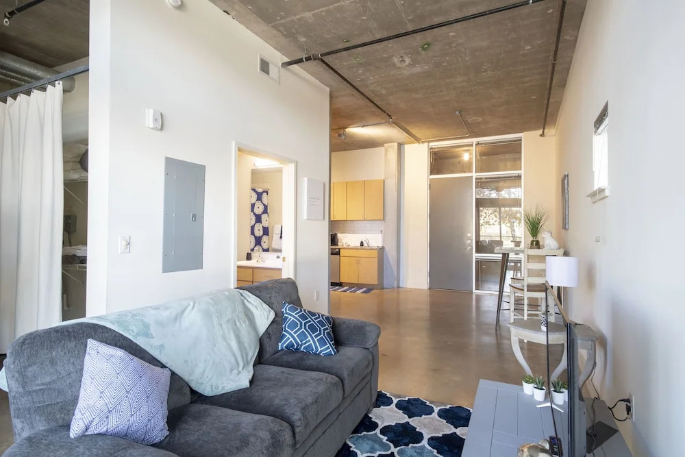 1 BR Loft Next to Riverwalk by Frontdesk