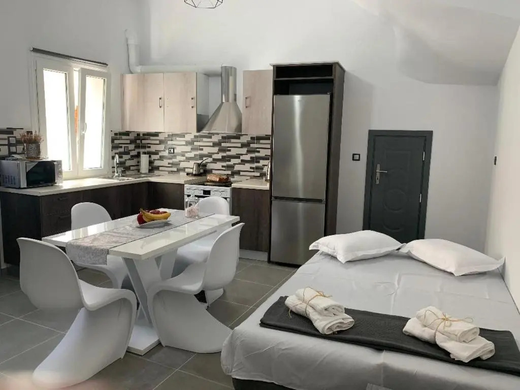 Thania's House ,4 minutes from the center of Hermoulis