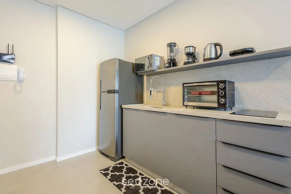 Your Exclusive Stay Just Steps From the sea in Meia Praia - FFS II