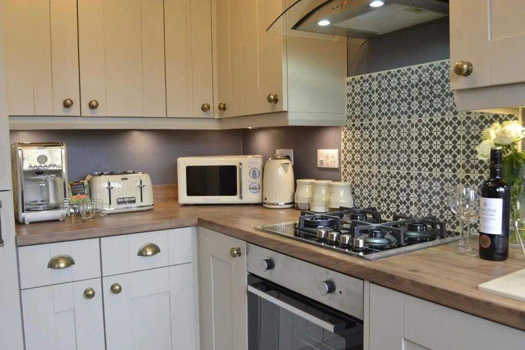 Stunning Period Townhouse with Garden, Walking Distance to Town