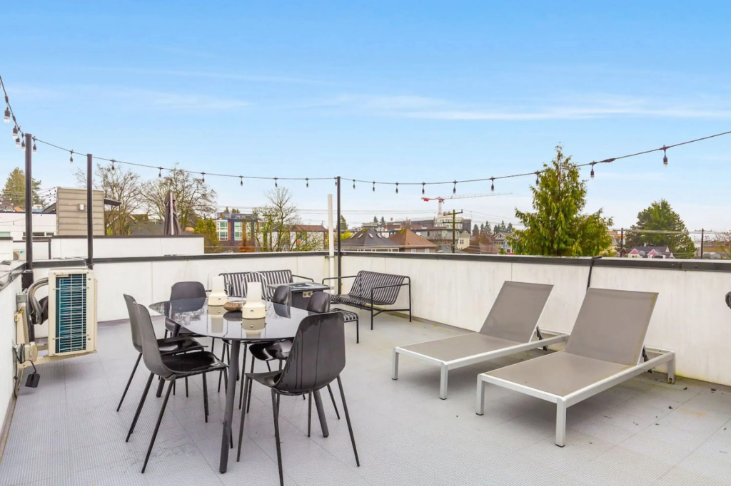 3BR 2BA The Art Haus on Capitol Hill Rooftop