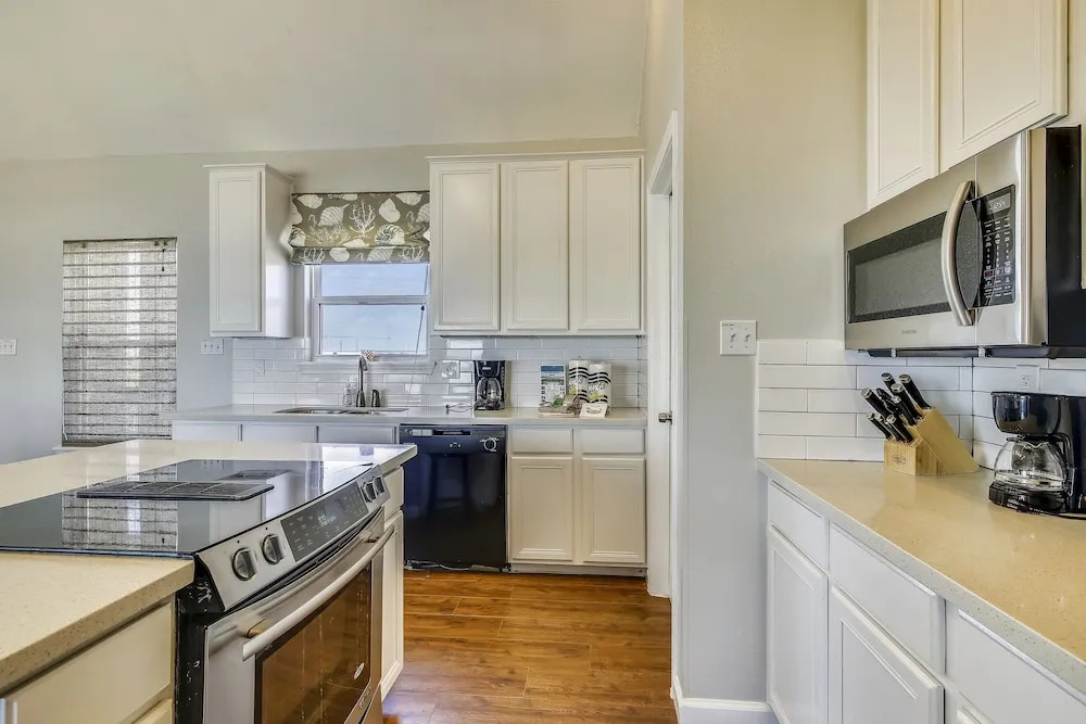 Kahala 11835 - 6 Br Home