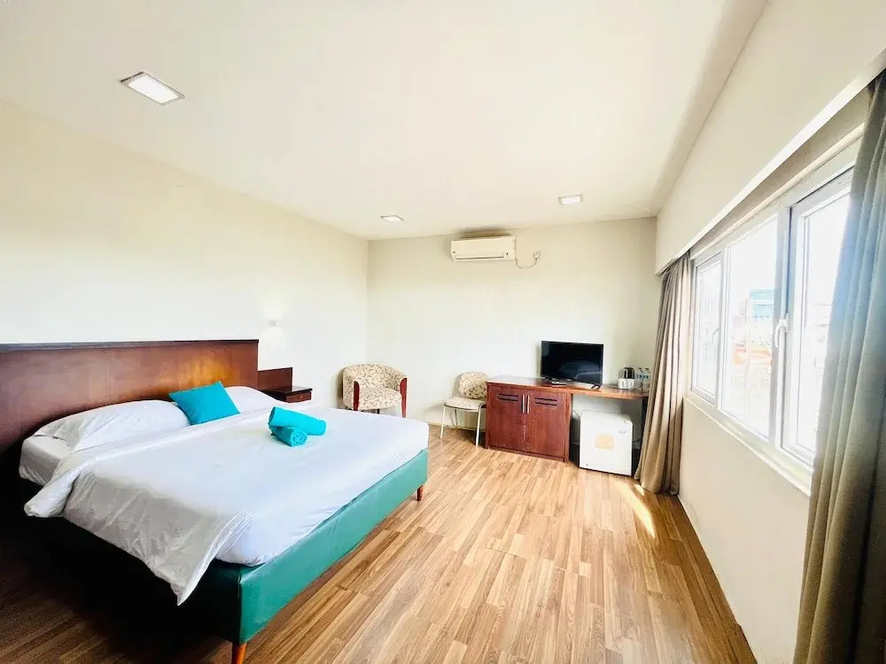 City Hotel
