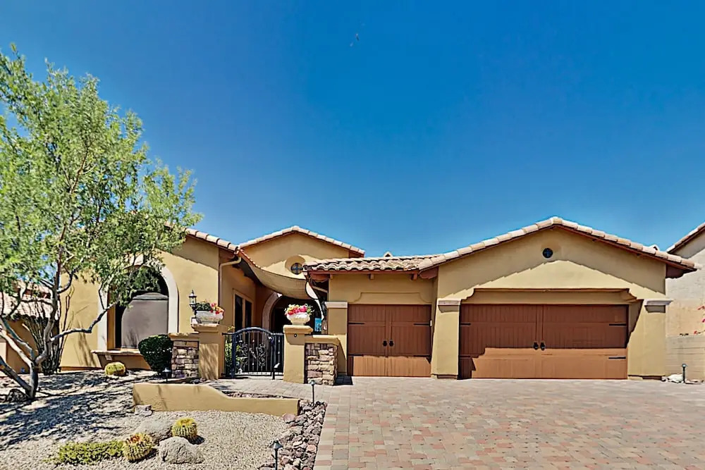 Lavish Desert Pool In Private Community 3 Bedroom Home