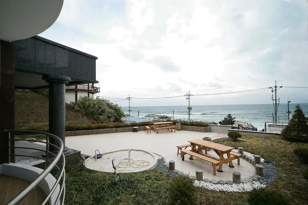 Gangneung Gyeongpodae Daedeokosutel