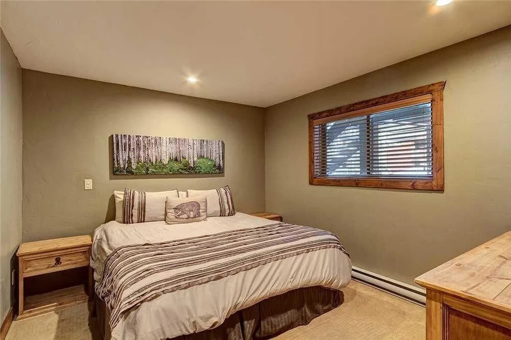 Ski-in Condo Steps From Downtown!! + Free Parking!