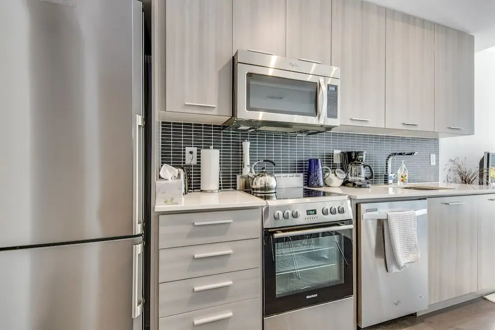 Stylish New 2BR Luxury Condo w Parking