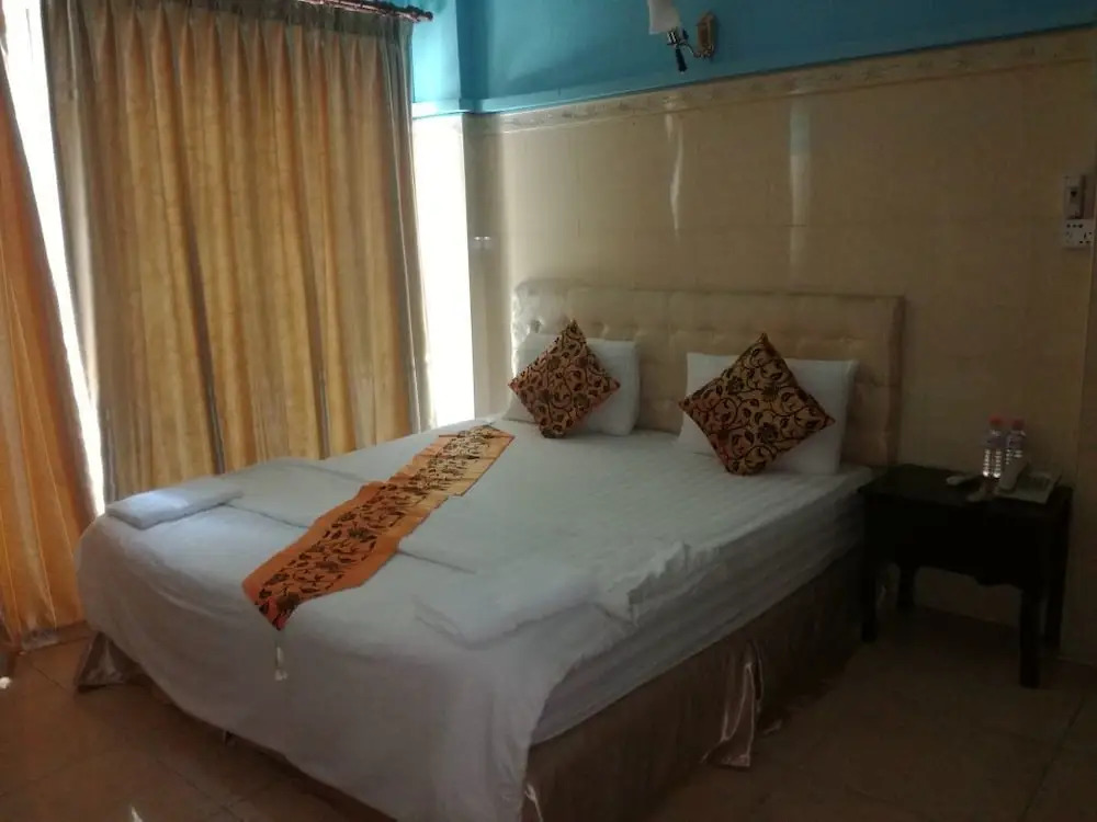 Ruchi India Restaurant & Guesthouse - Hostel