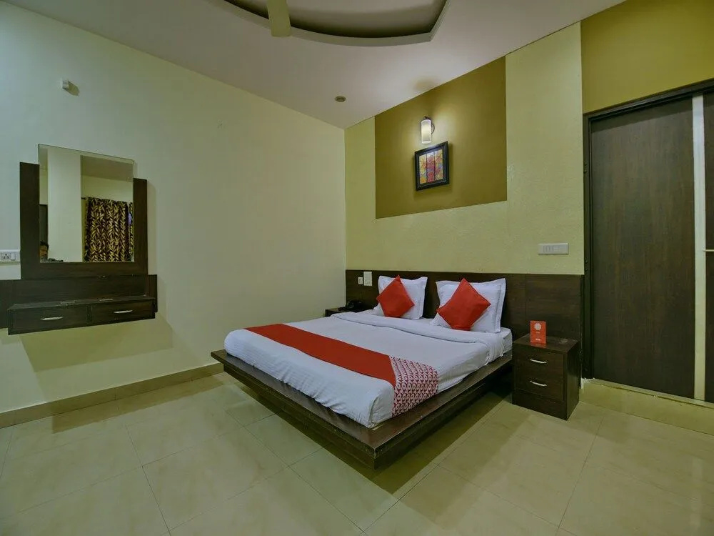 OYO 11754 Hotel Classic 7