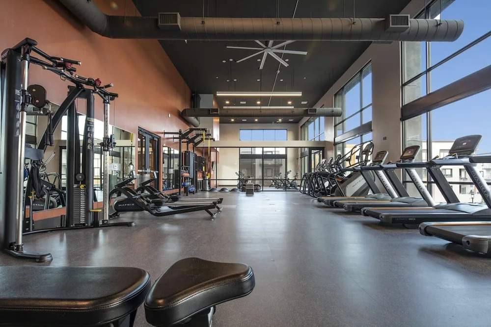 Luxury Condos at Anton Menlo w Pool & Amenities