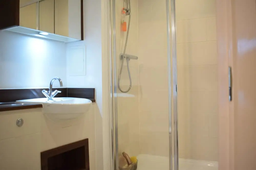 Idyllic 2 Bed Flat with Balcony in Canada Water