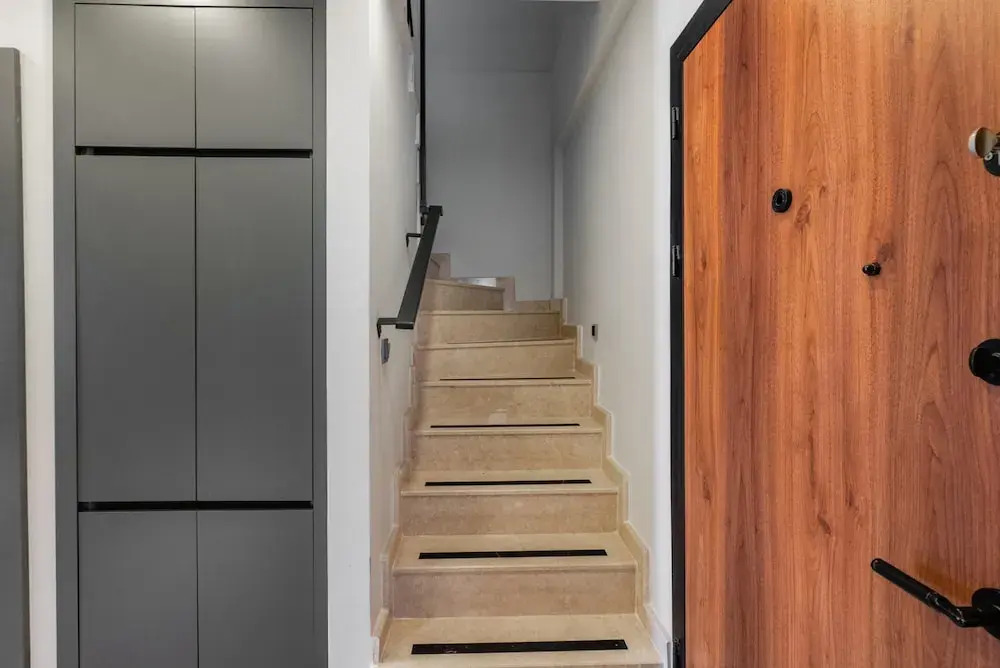 Duplex w Balcony Terrace 5 min to Beach
