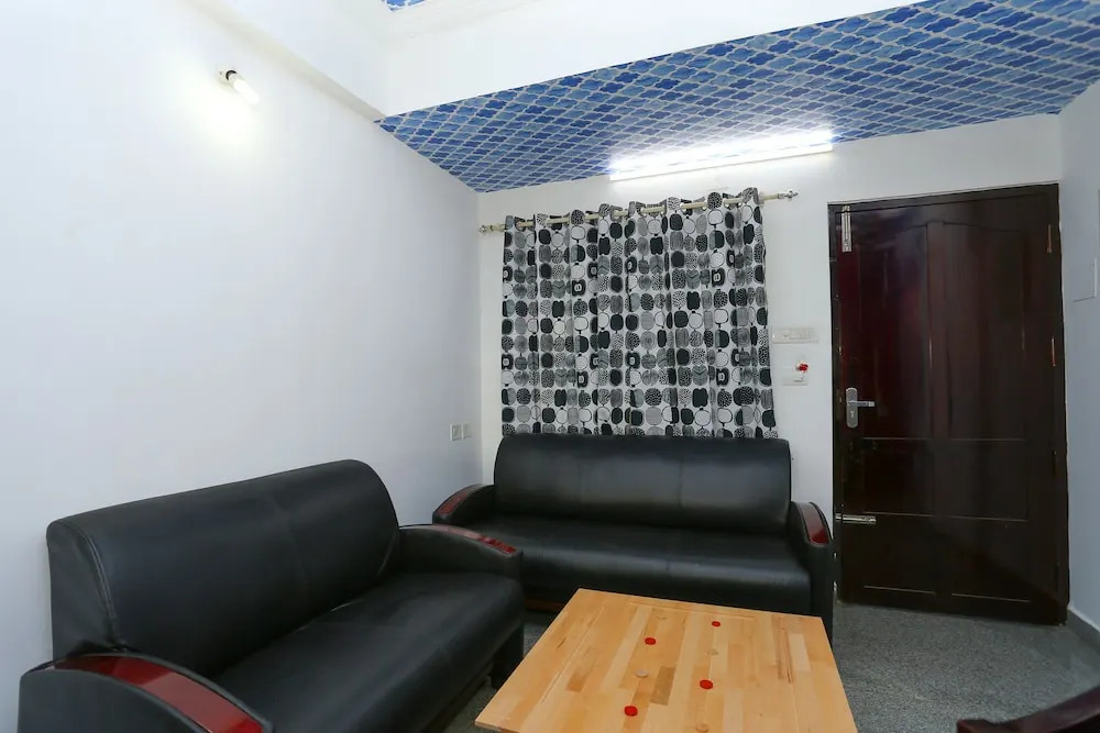 OYO Home 23654 Designer 2BHK